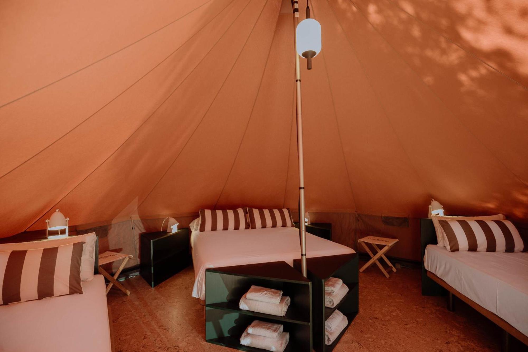 Holacamp Sitges Fun Hotel ภายนอก รูปภาพ